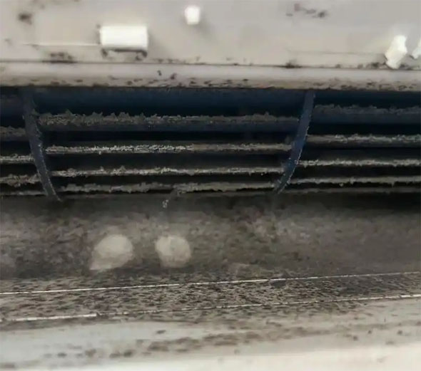 靖江空调吹的风有股烧焦味是怎么回事